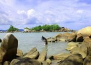 Turis Asal Jakarta Sebut Pantai Tanjung Kerasak Lebih Indah dari Thailand