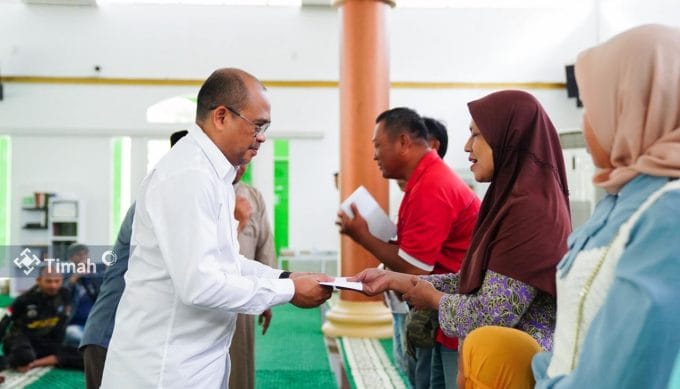 Air Mata Maiti Tak Terbendung saat di Masjid Al Furqon