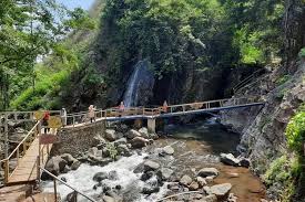 Curug Tonjong Majalengka, Pesona Alami yang Unik dan Memukau di Tengah Alam