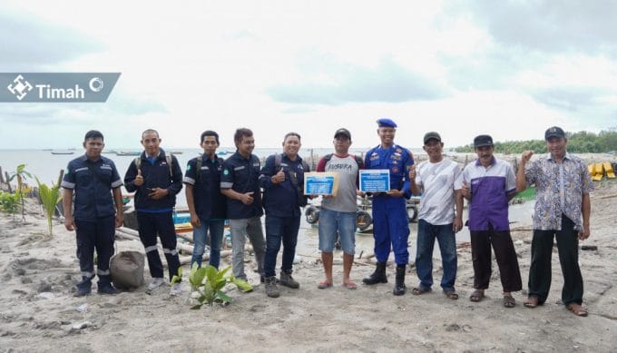 PT Timah Bantu Pengerukan Alur Pengangkutan Ikan di Pantai BOM Sampur