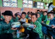 PT Timah Gelar Program Makan Bergizi Serentak di Lima Sekolah