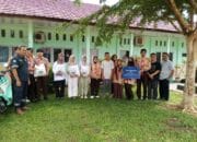 PT Timah Gandeng Rohis SMA N Simpang Teritip Bagikan Sembako