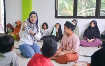 Sobat Aksi Ramadan Bersihkan Masjid hingga Santunan Anak yatim di Desa Mayang