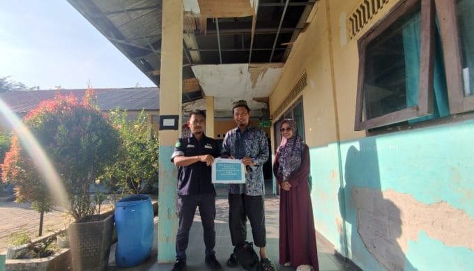 Membahayakan Siswa, Kini MI Darul Jannah Bisa Perbaiki Plafon Sekolahnya