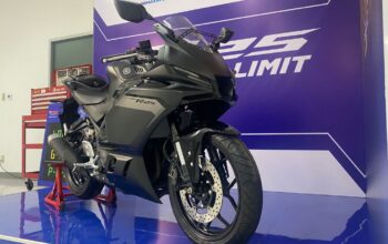 Yamaha R25 2025 Euro 5+ tampak depan dengan desain agresif