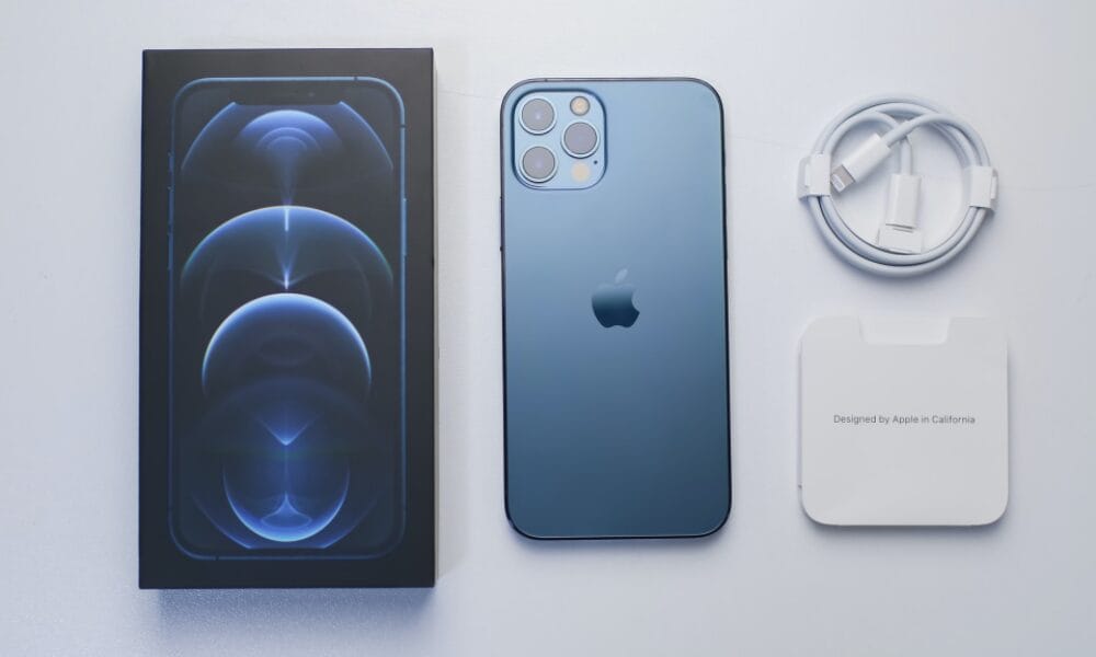 Mengenal iPhone SIM Sticker Fungsi, Cara Kerja dan Risiko Penggunaan