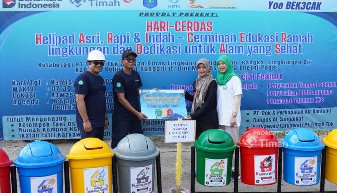 SDN 1 Pemali Dapat Lima Tong Sampah Baru dari PT Timah