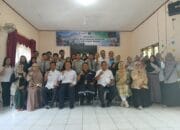 Siswa SLB Mentok Membatik