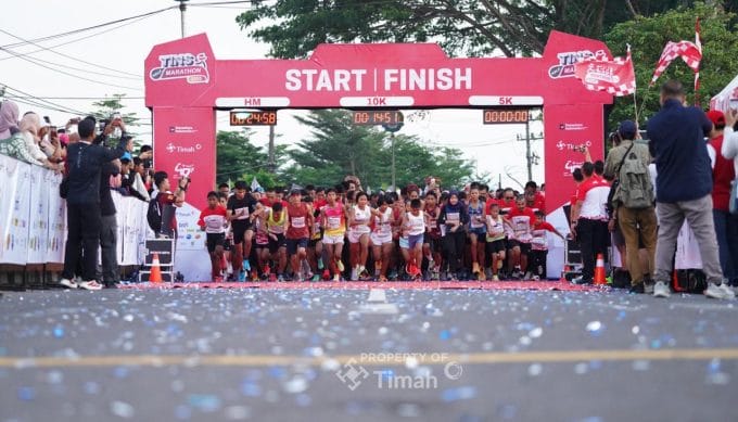 Ribuan Pelari Ikuti Tins Half Marathon 2025