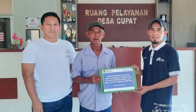 Perkuat Ketahanan Ekonomi, PT Timah Bantu Kelompok Ternak Ayam Potong di Desa Cupat